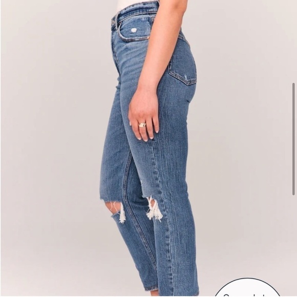 Abercrombie & Fitch Ultra High Rise Ankle Straight Jean - Picture 4 of 13